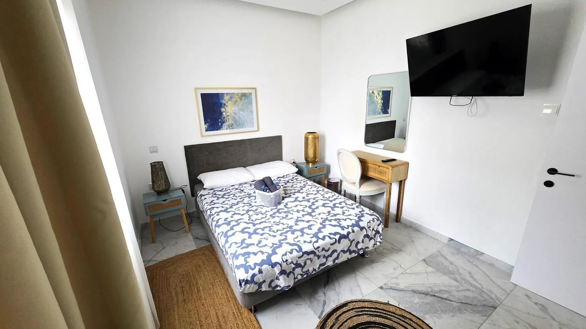 Luxurious 2Br Apartment In City Center With Internet Larnaca