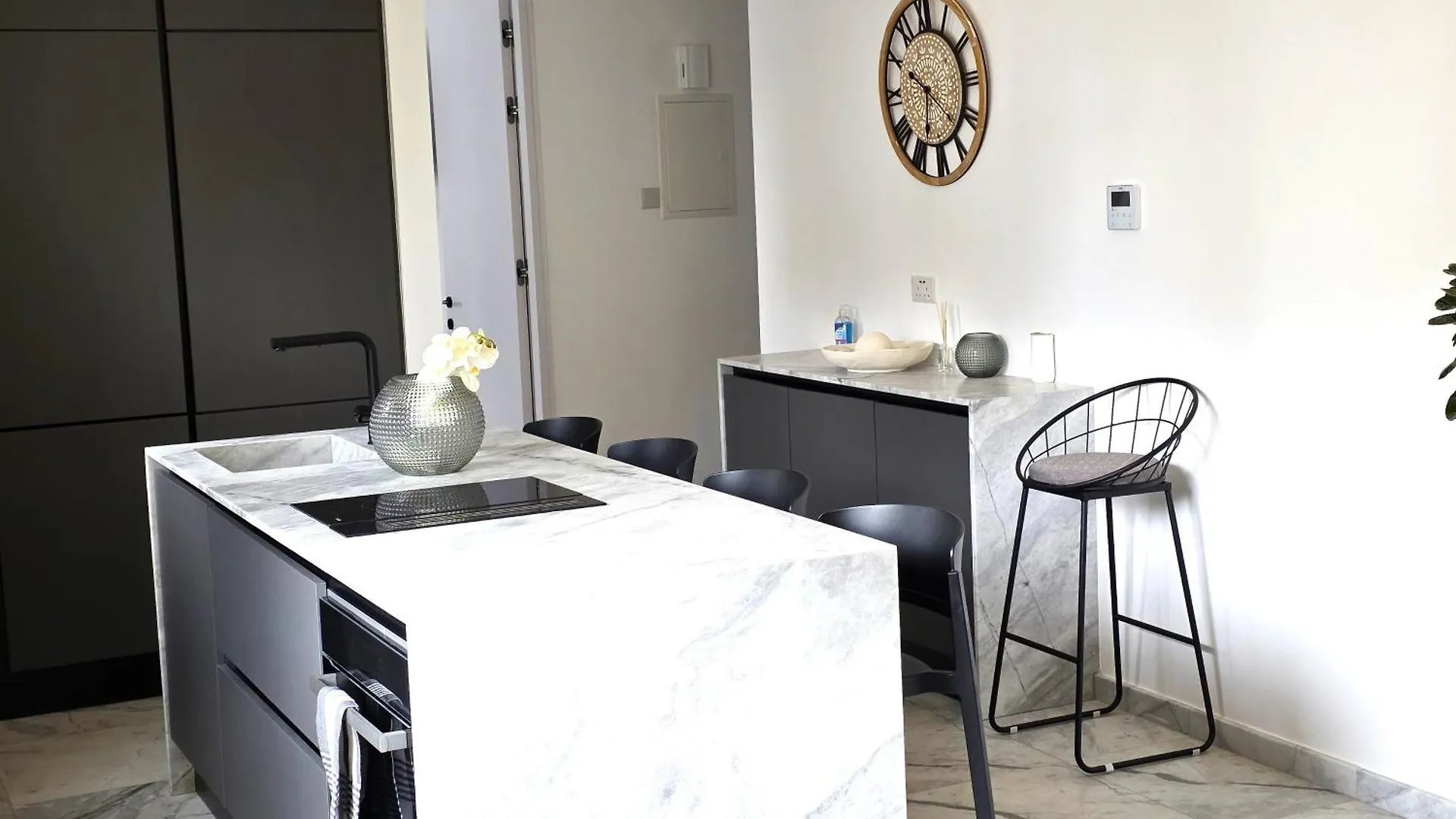 Luxurious 2Br Apartment In City Center With Internet Larnaca Cyprus