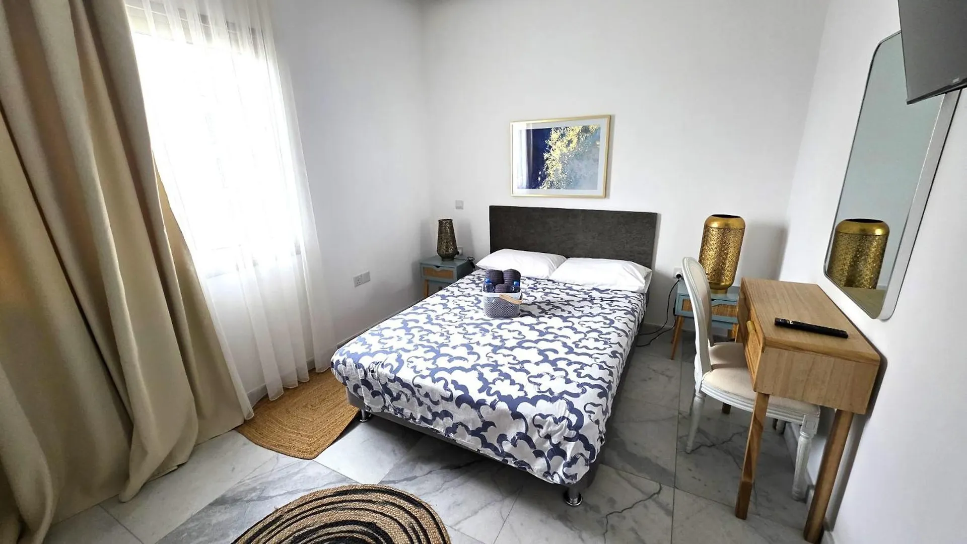 Luxurious 2Br Apartment In City Center With Internet Larnaca
